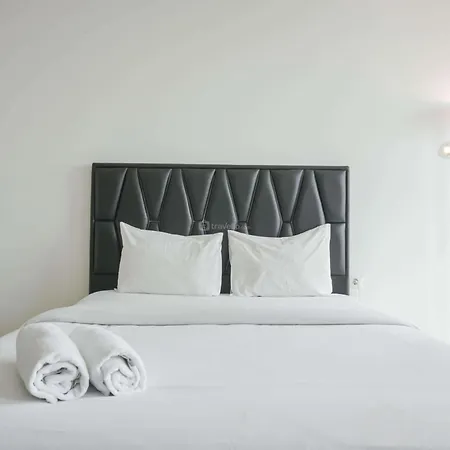Minimalist And Strategic Studio Room At Menteng Park Apartment By Travelio